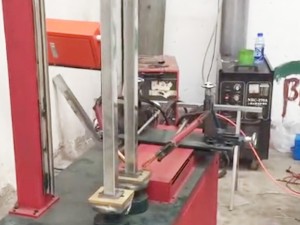 护栏配件-单轴双工位底板焊机视频